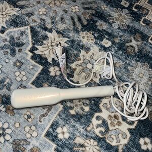 White Hair Styling Tool